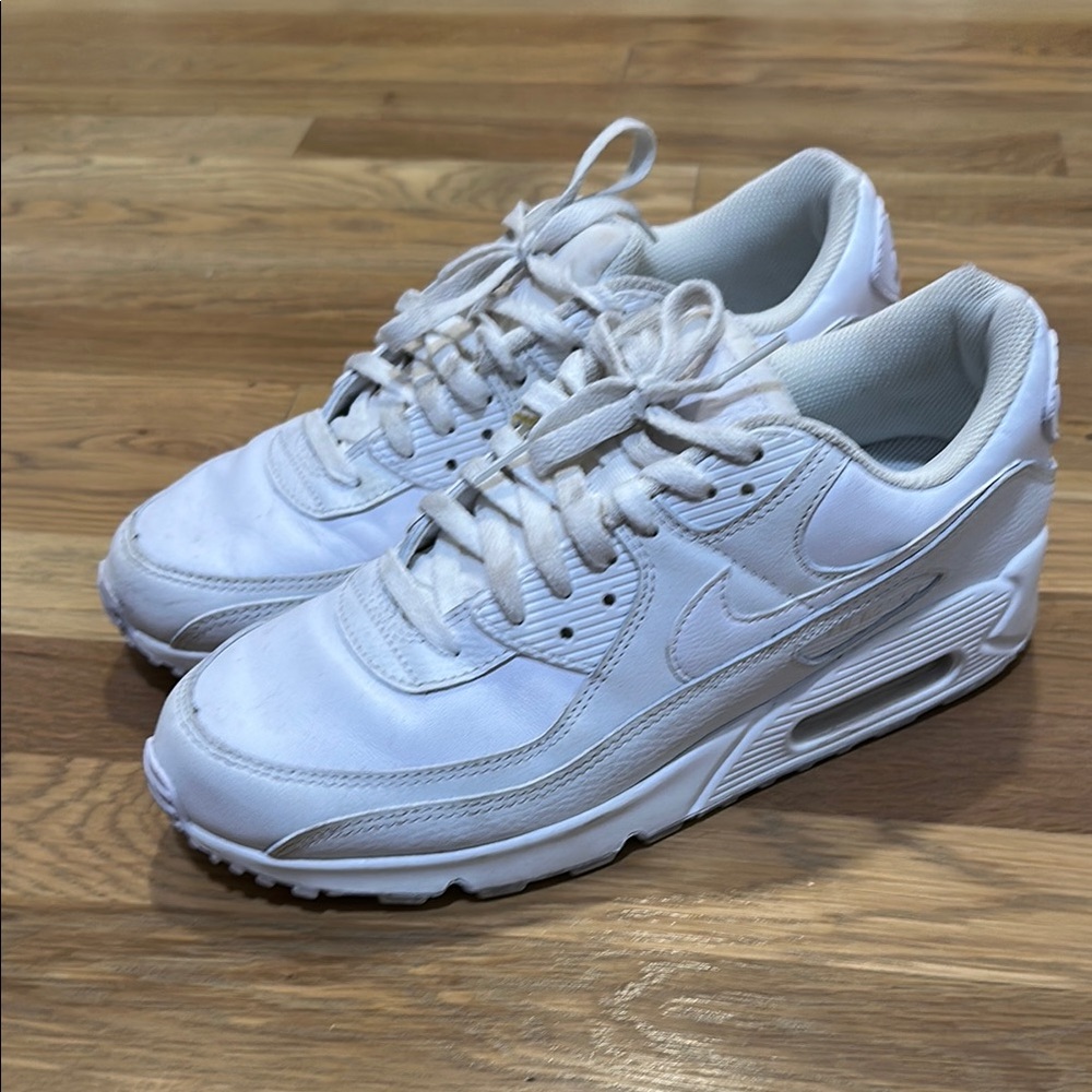 White mens nike air max size 10